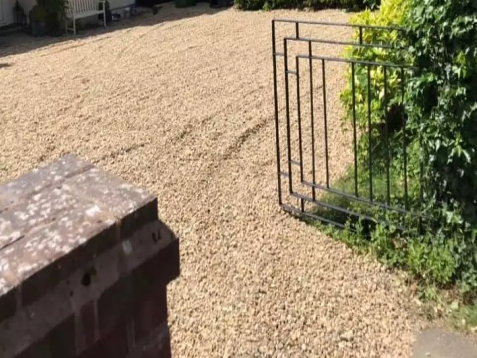 large driveway area covered with cotswald stone aggregate.